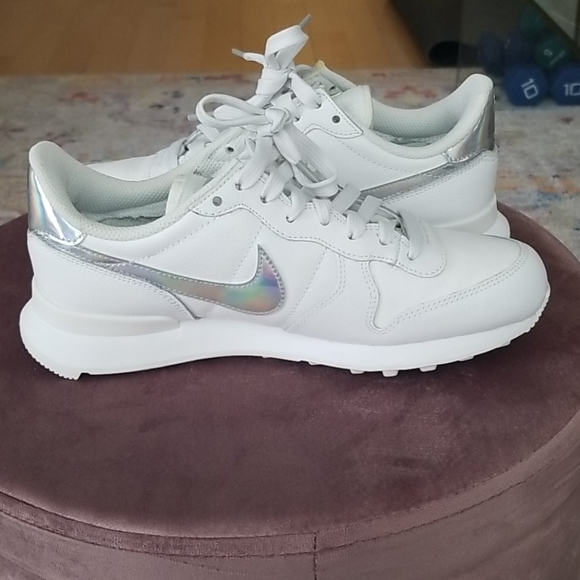 Nike Casual Shoes - fits 6.5 - Picture 3 of 4